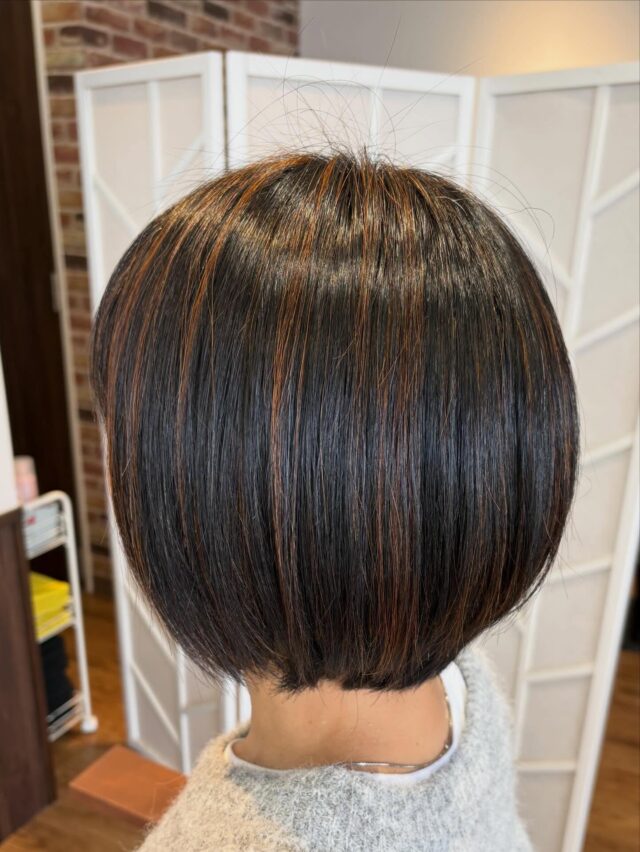 目立つけど
目立ちにくいハイライト♡
ボブスタイルがモード系に。

#ハイライト　#ボブ
#マリカヘアアンドスパ